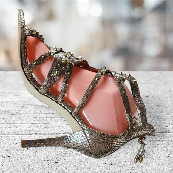 GUESS "LAIDEA" Studded Shiny Gold Gladiator Strappy Heel Size 8 - Picture 7 of 14